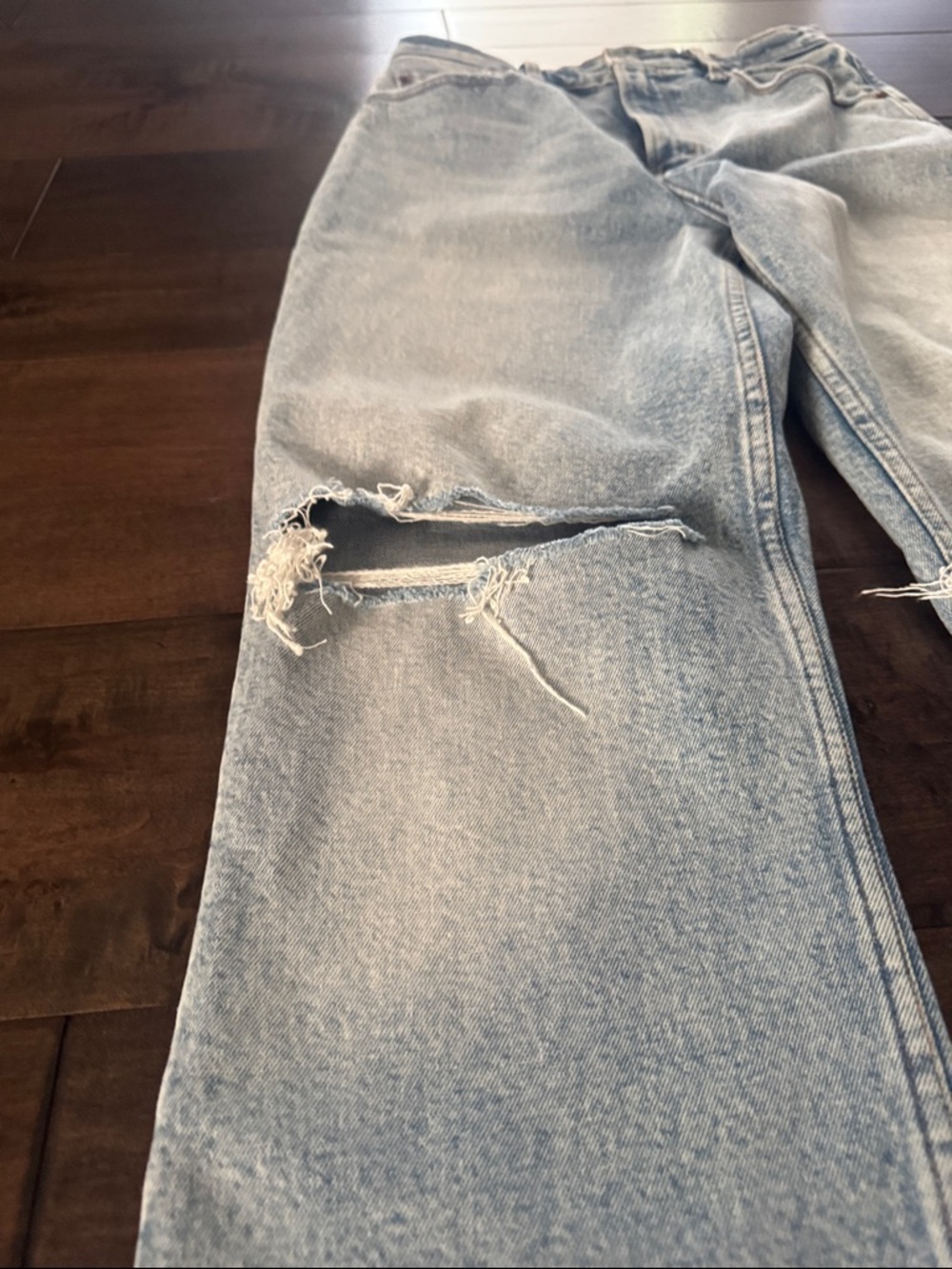 Abercrombie & Fitch 90s Straight Leg Blue Ripped Jeans - Picture 3 of 5